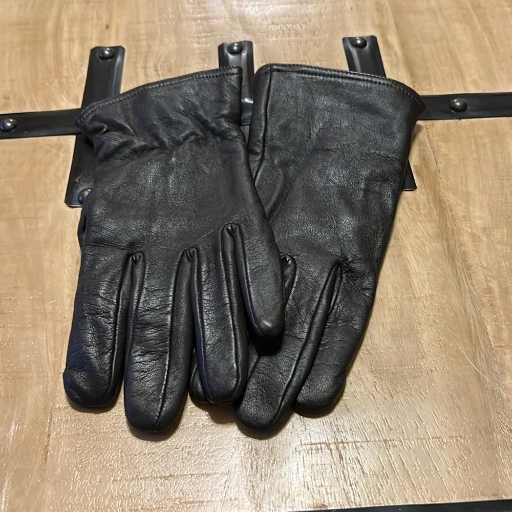 Women’s faux leather dark brown and black gloves
